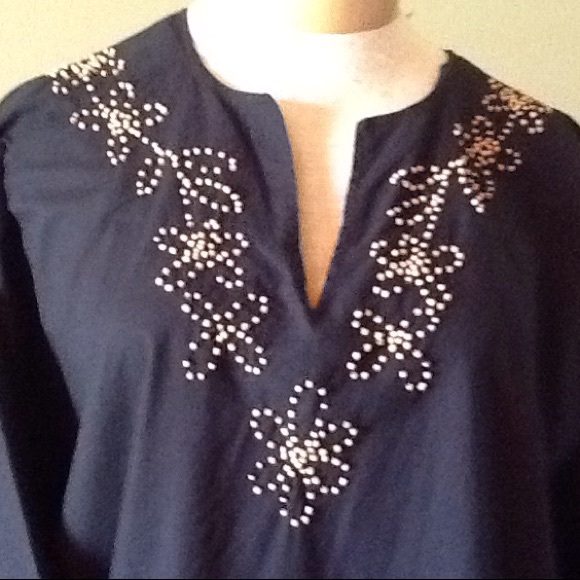 Black shirt - Picture 2 of 3