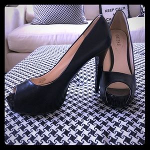 Guess Pumps