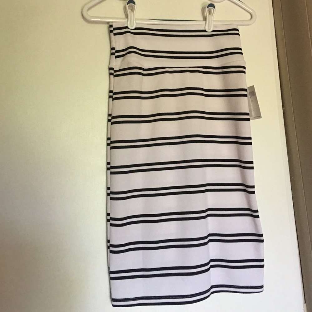 Black and White LuLaRoe Cassie Skirt
