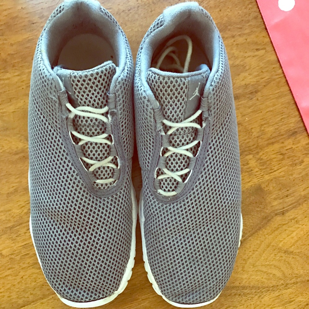 Boys Air Jordan "future low" size 4