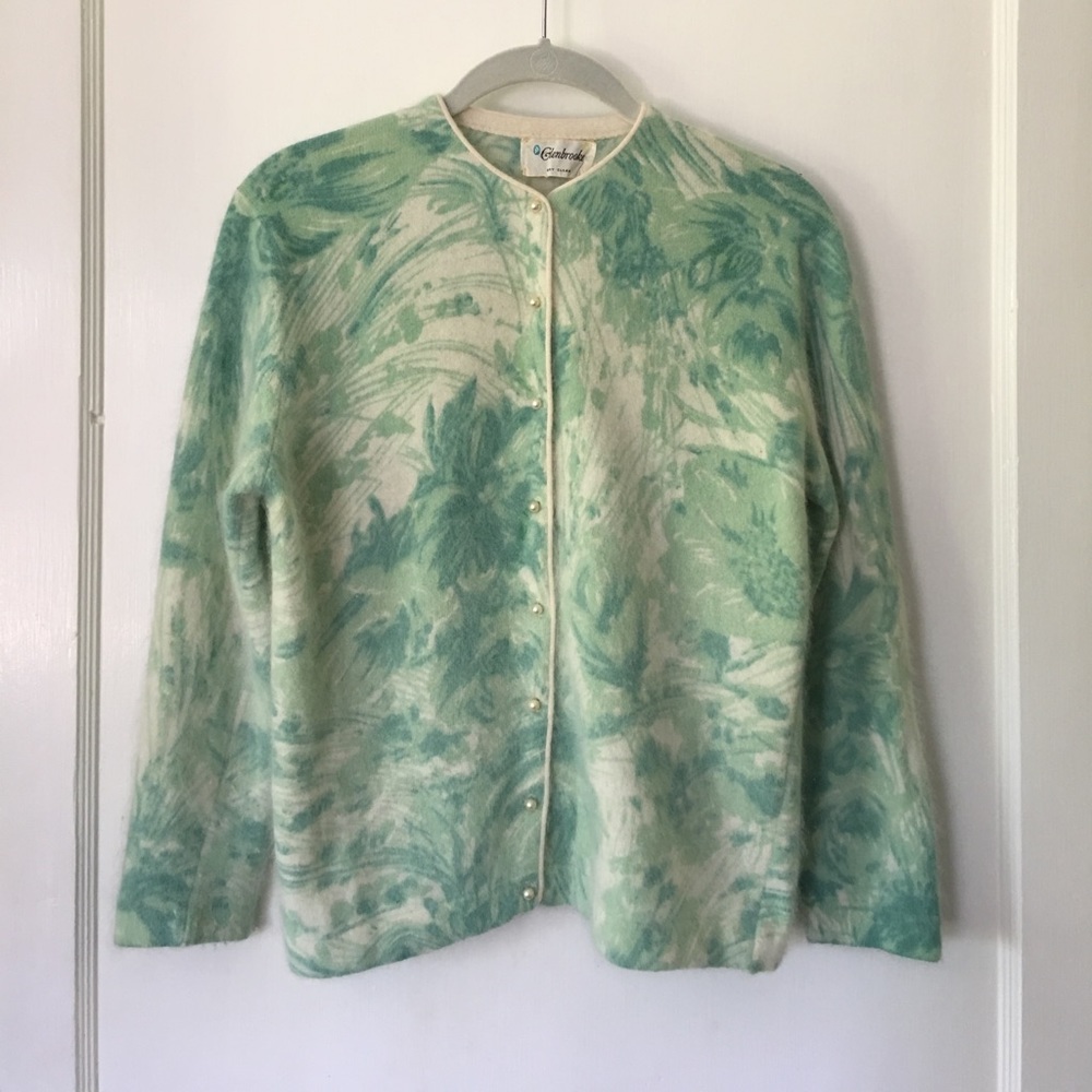 Vintage Pearl Button Cashmere Cardigan Sweater -M