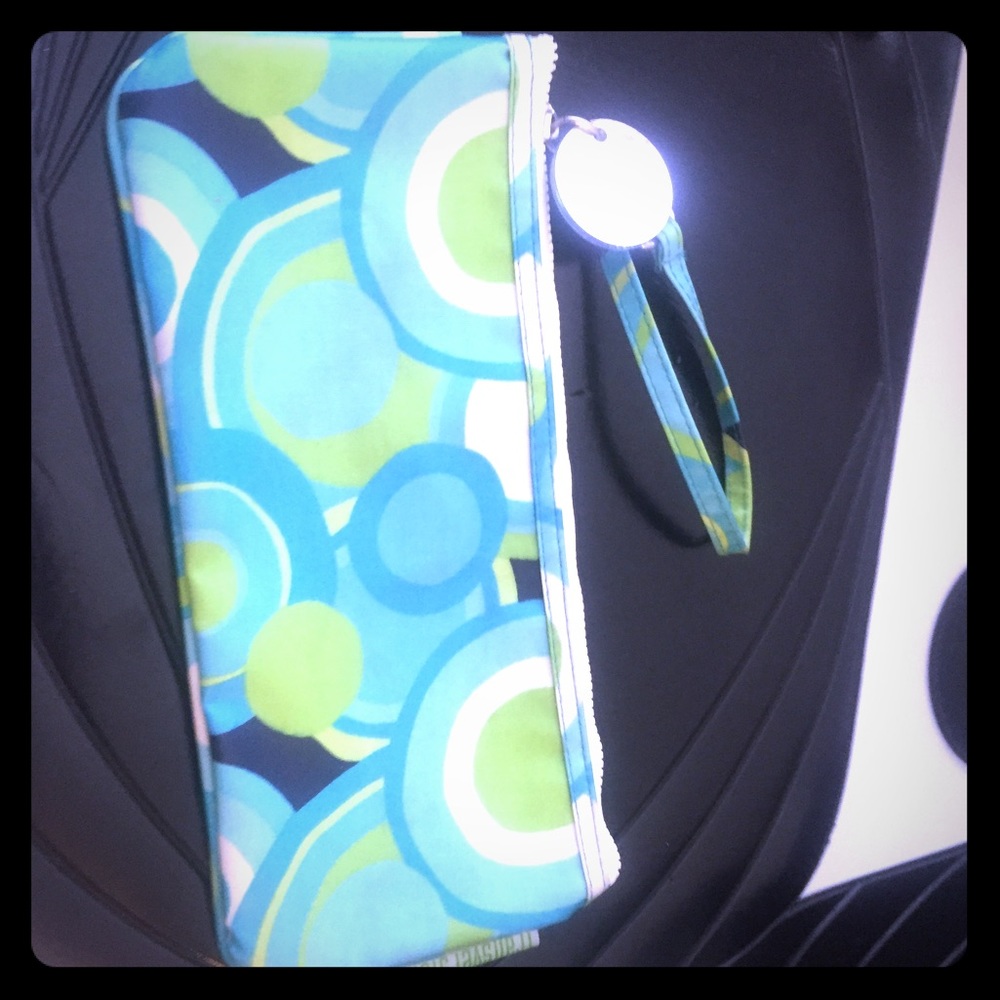 Transversion travel wristlet