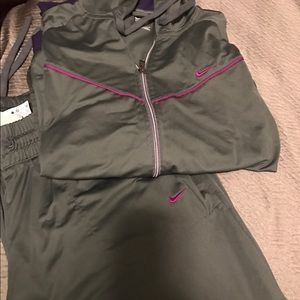Nike jogging suit!!