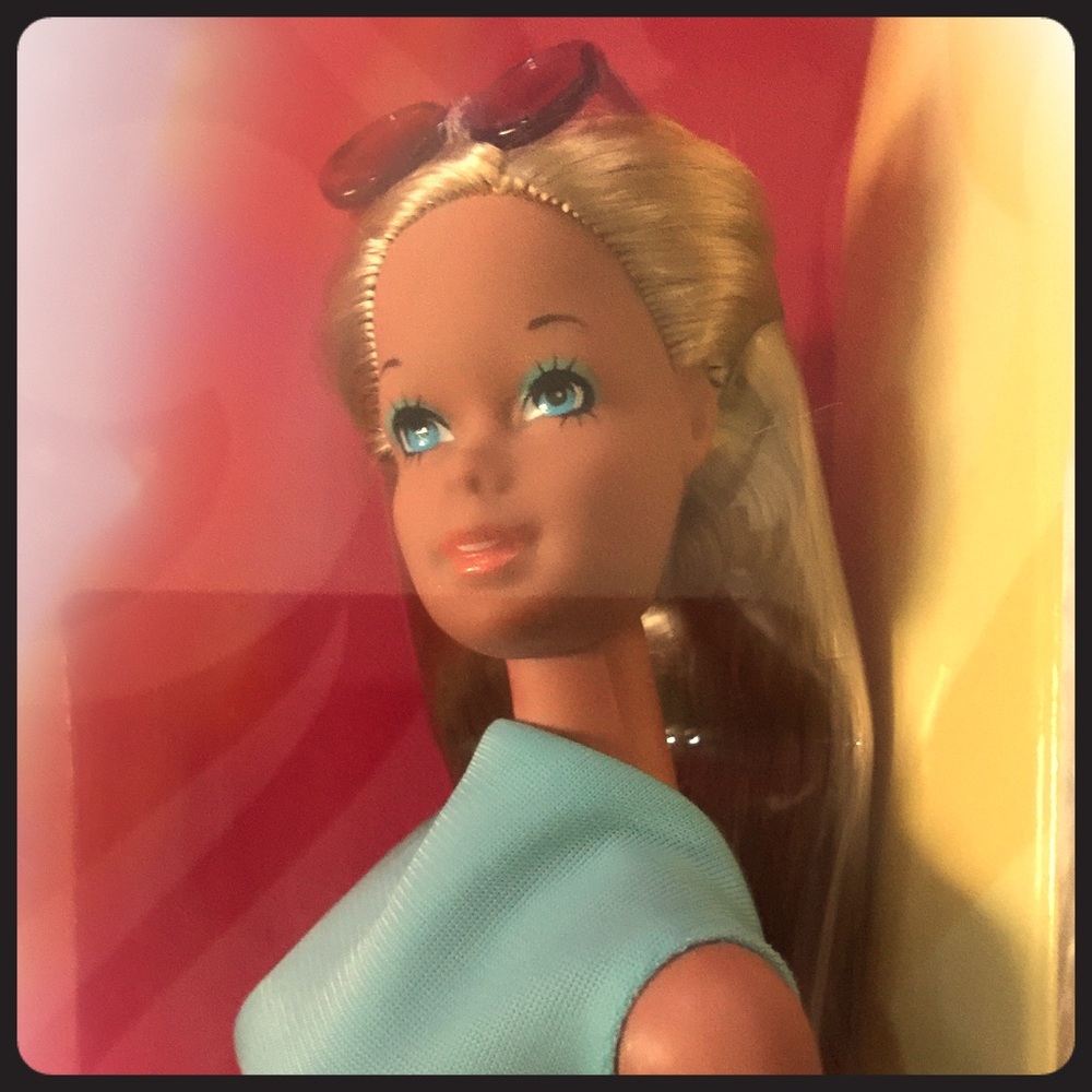 Barbie- 2001 Malibu Barbie NIB