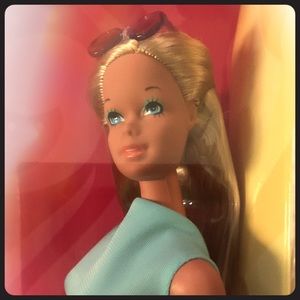 Barbie- 2001 Malibu Barbie NIB