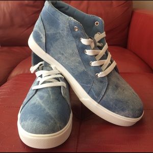 High top tennis shoes