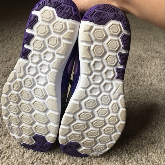 SOLD: Nike running shoes. Size 7. - Picture 3 of 4