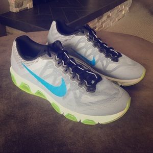 NIKE Airmax Tailwind 7 Running Shoe