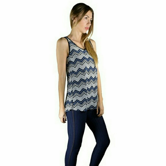 Chevron Print Top - Picture 2 of 6
