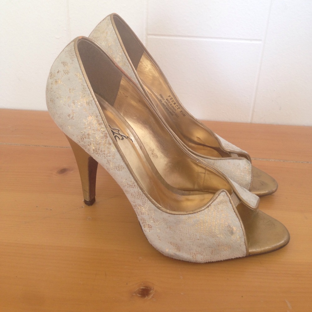 Carlos Santana "Pounce" Pump