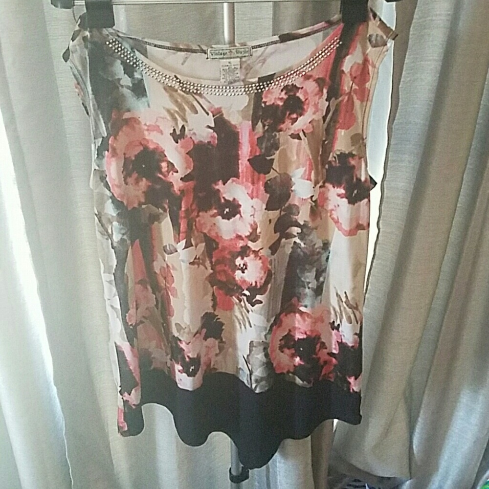 Sleeveless blouse