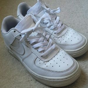 Nike low top air forces