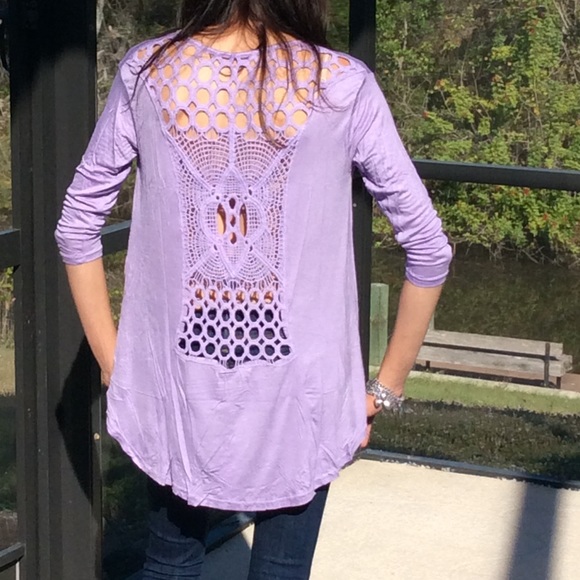 🔥SALE🔥 Medium Crochet Back Tunic - Picture 2 of 3