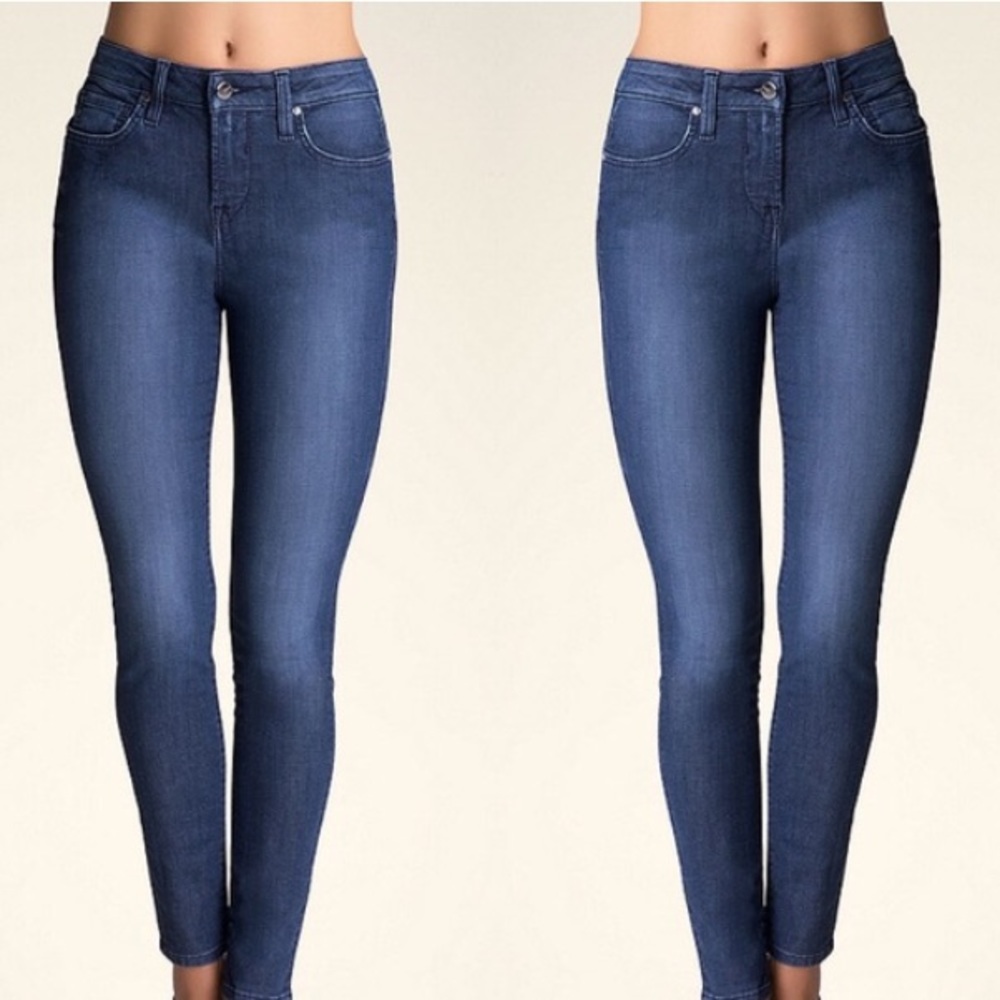 💥💥PRICE DROP💥💥 Bebe MidRise Skinny Jean