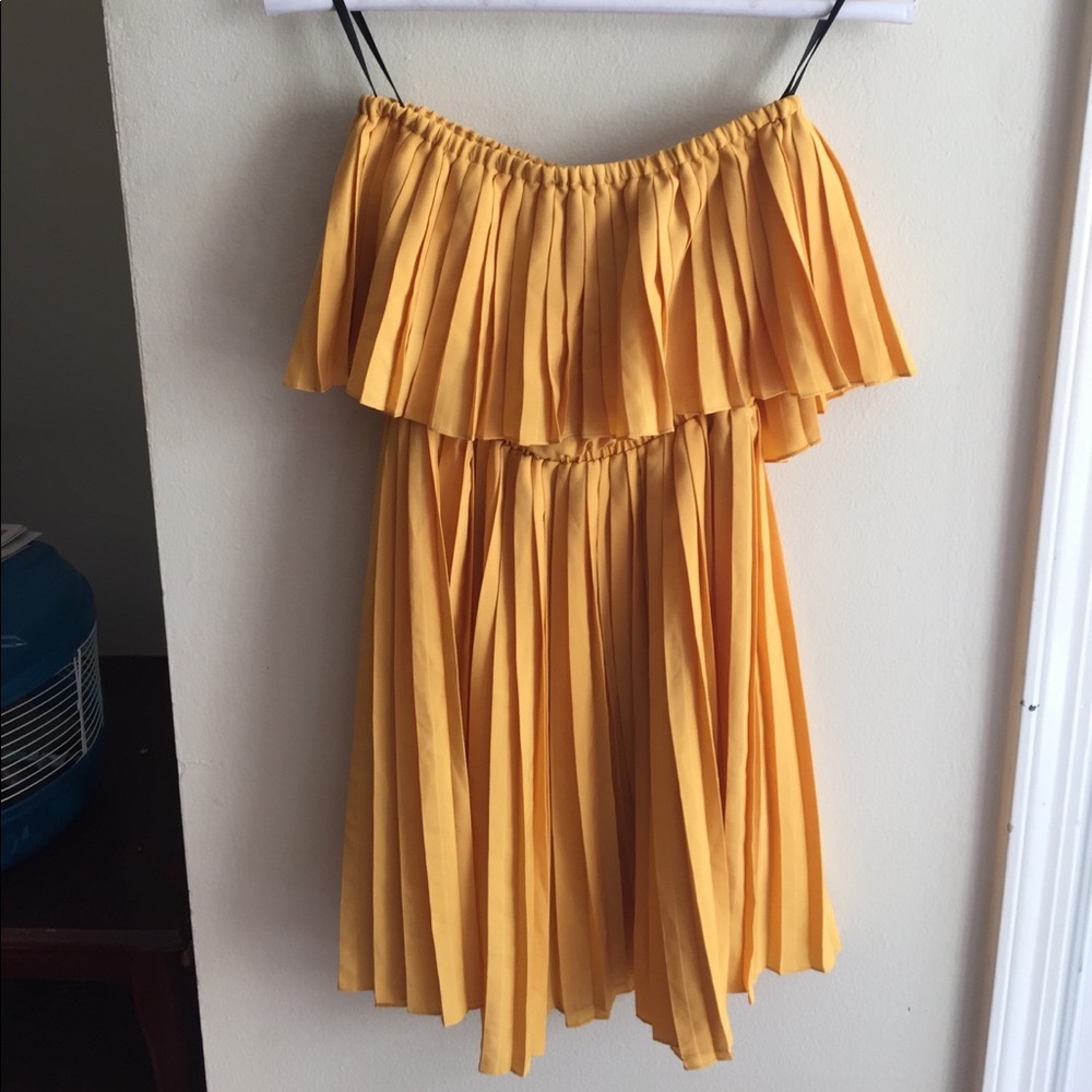 BEBE Ruffle Party Dress - Picture 3 of 4