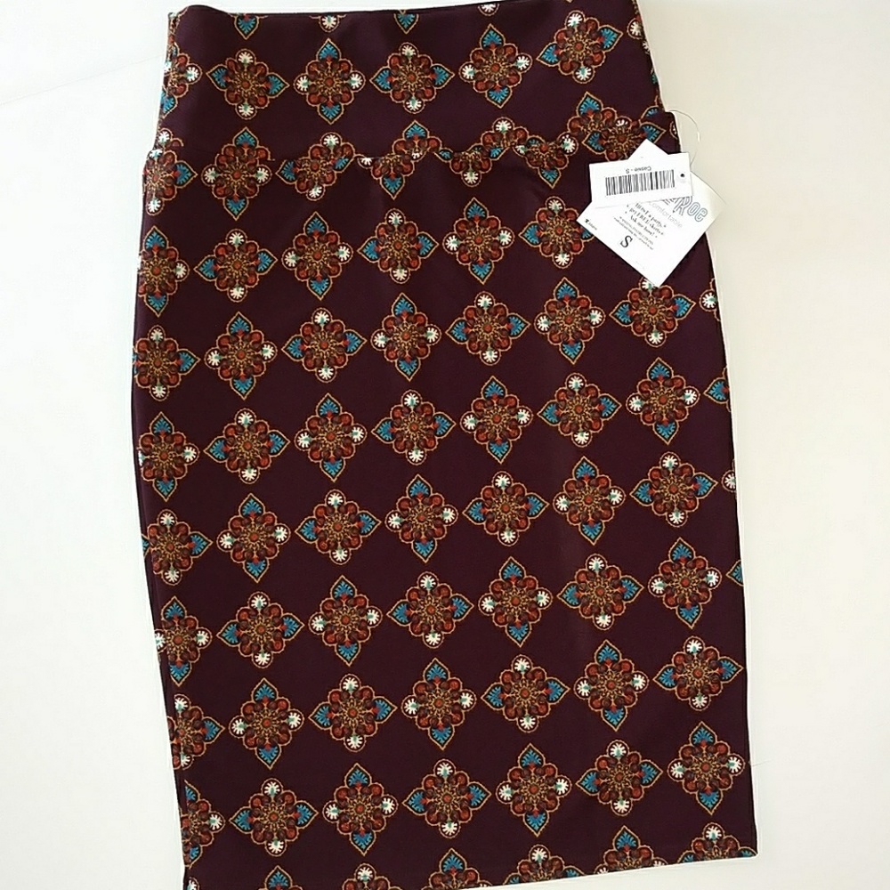 Small Plum LuLaRoe Cassie NWT