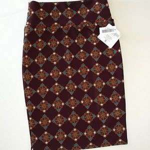 Small Plum LuLaRoe Cassie NWT