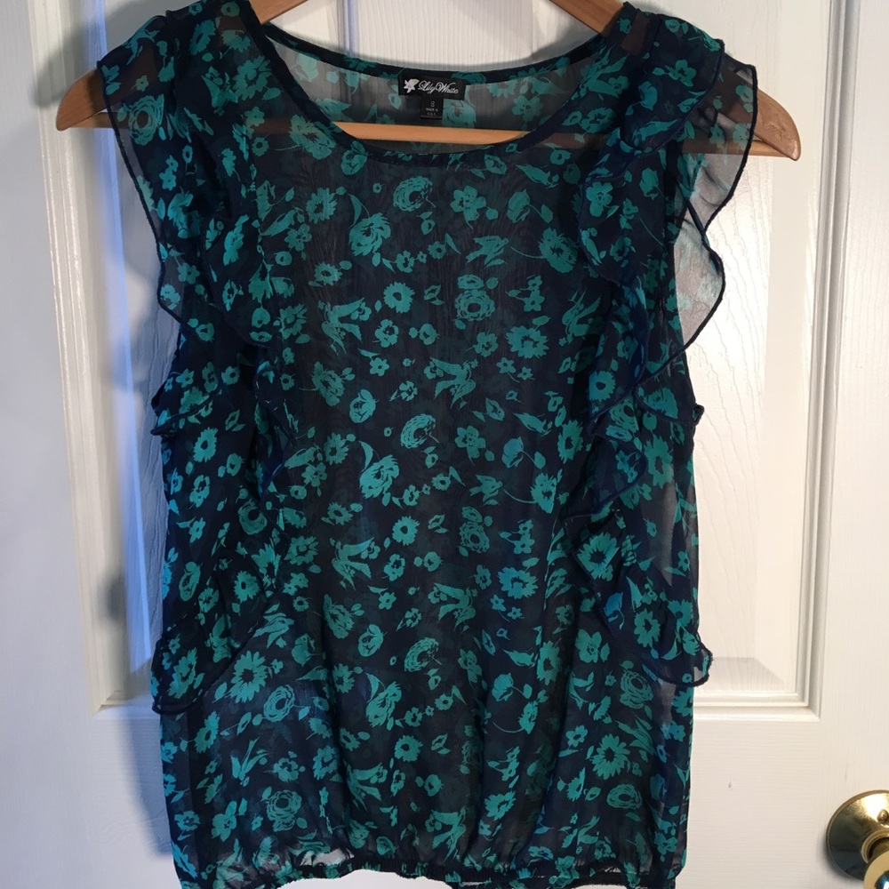 💙 Flirty sleeveless top 💙