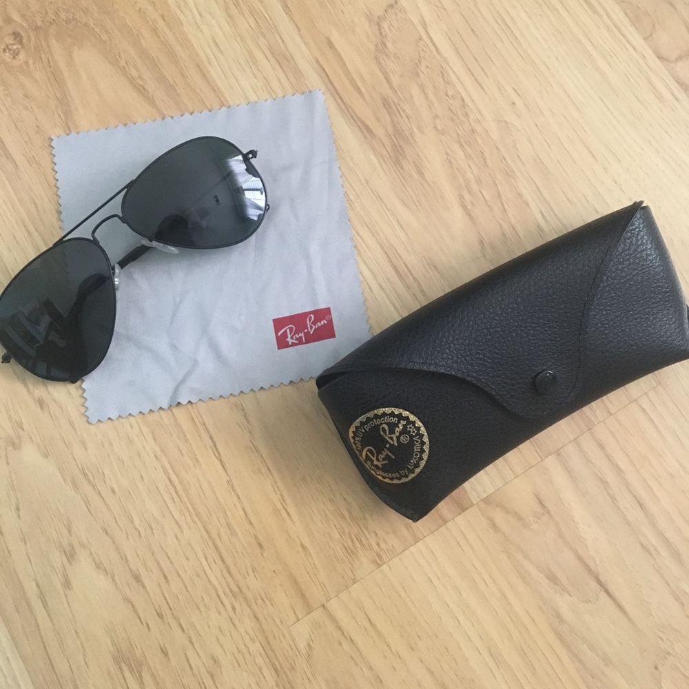 Authentic polarized black ray bans