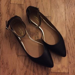 Kenneth Cole black flats