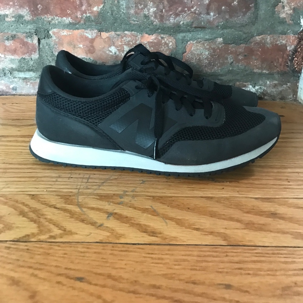 New Balance tennis shoes