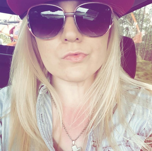 Meet your Posher, LowKeyFire - Picture 3 of 8