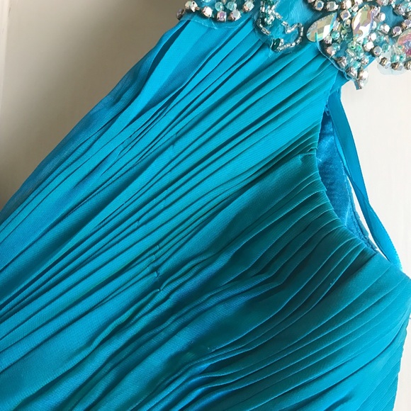 Iridescent teal gown with gems - Picture 5 of 6