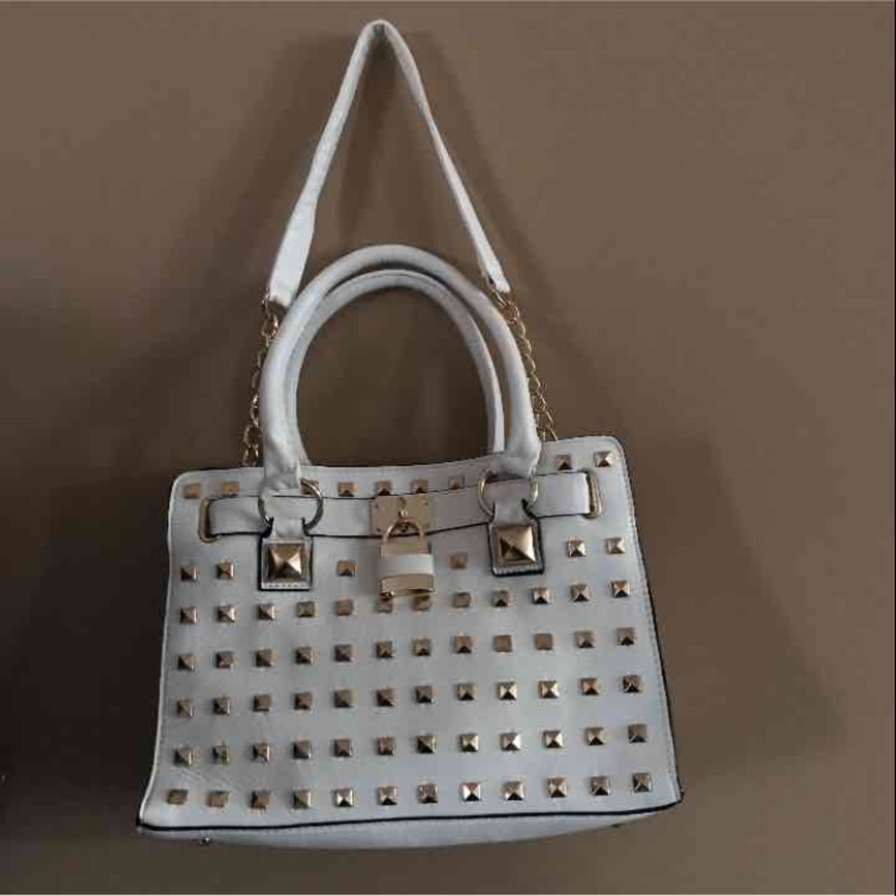 White and gold medium lock cute