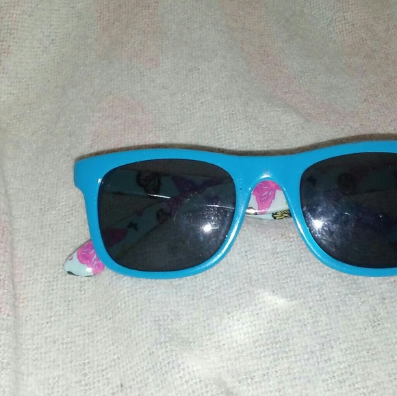 Free with $20 purchase - Picture 3 of 4