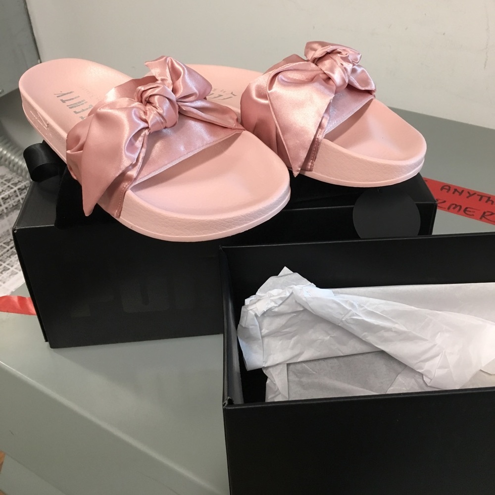 🔴SOLD🔴100% authentic Fenty bow slides