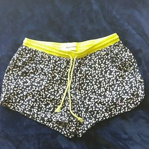 Drawstring comfy shorts with pockets