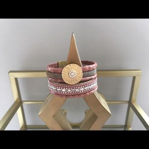Leather bracelet with magnetic clasp