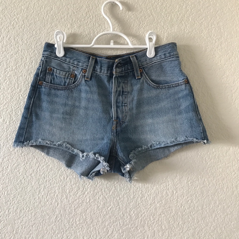 Levi high wasted shorts