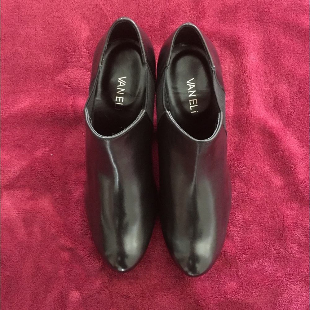 **NEW** Vaneli Ladies Leather Ankle Boots