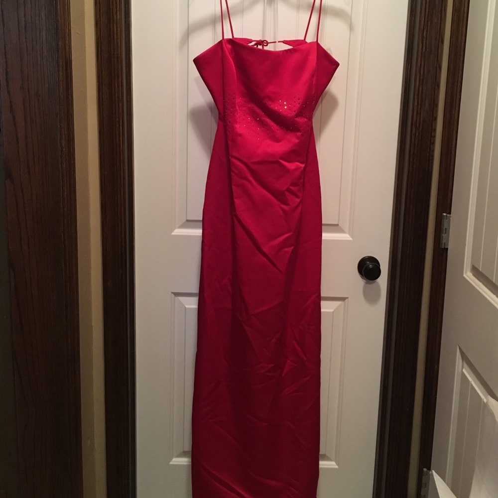 Formal Gown size 13-14. Gorgeous open back details