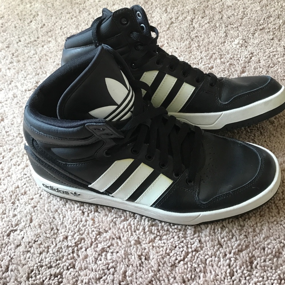 Men's Adidas high tops Sz 9 1/2