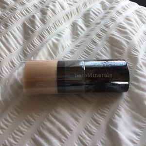 Bareminerals beautiful finish foundation brush