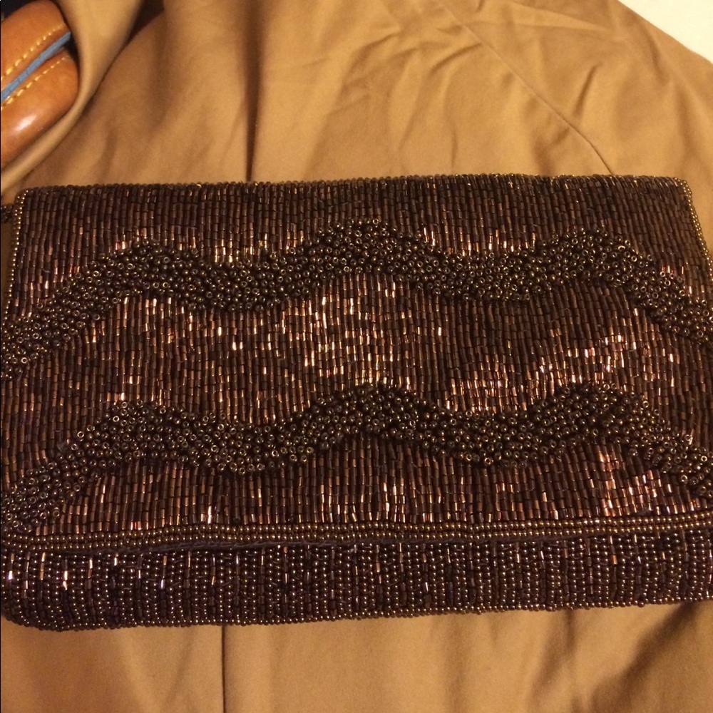 Beaded clutch