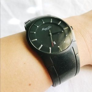 ⌚️ Black Kenneth Cole Silicone Strap Watch