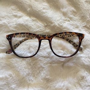 Betsey Johnson Readers🌿