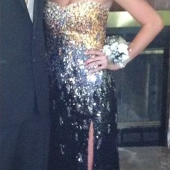Prom dress - Picture 2 of 3