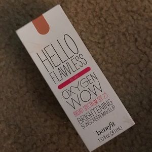 Benefit HelloFlawless