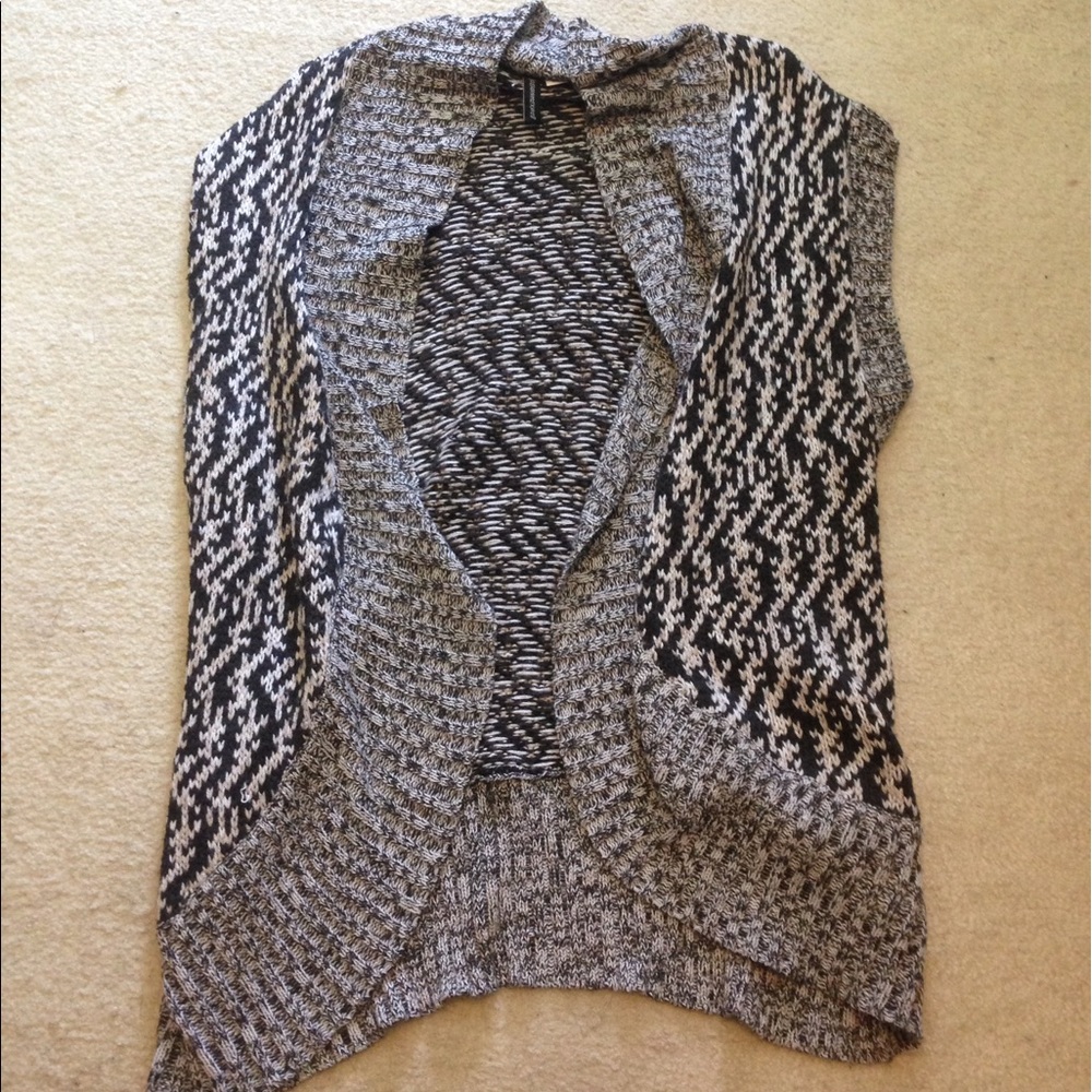 Sleeveless black and white cardigan