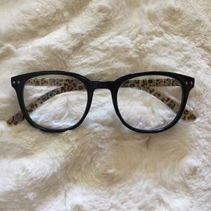 Betsey Johnson Readers 🌿