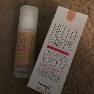 Benefit Hello Flawless