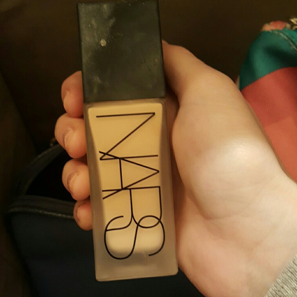 Nars luminous foundation