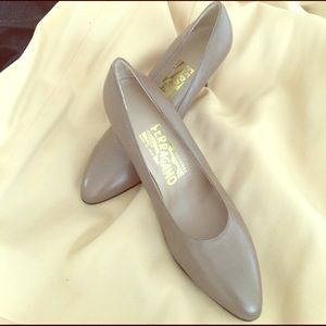 Ferragamo Beige Office Pumps