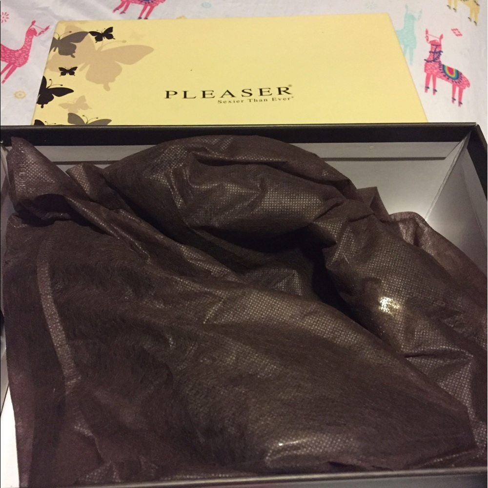 PLEASER 👠 - Picture 3 of 4