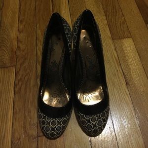 Beautiful round-toe heels