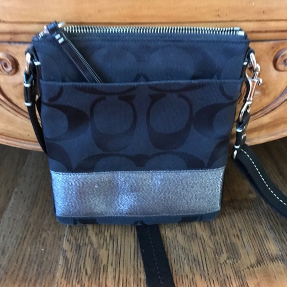 Black coach side purse - Picture 1 of 1